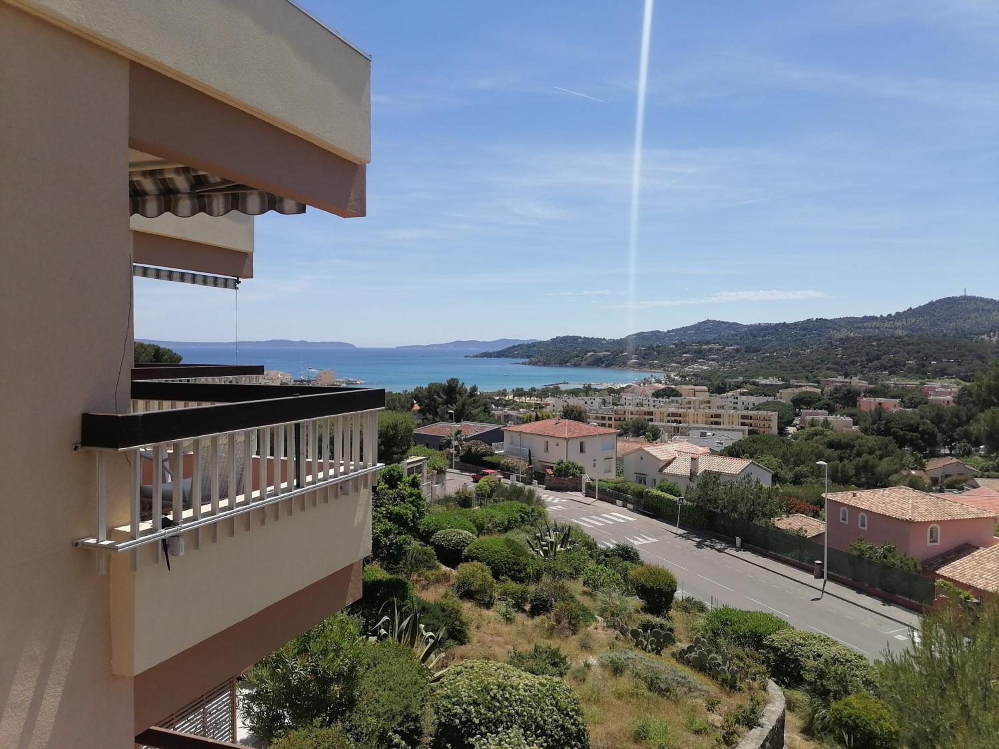 Les Iles D' Or Apartment *